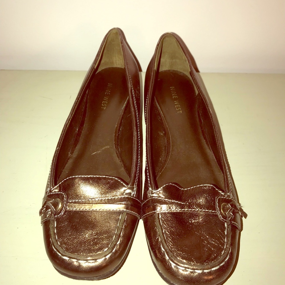 Nine West size 8 bronze flats